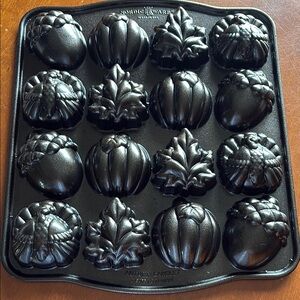 Nordic Ware Autumn Cakelet Pan